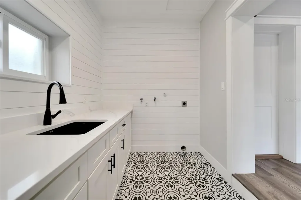 304 Orangewood Avenue Clearwater FL 33755