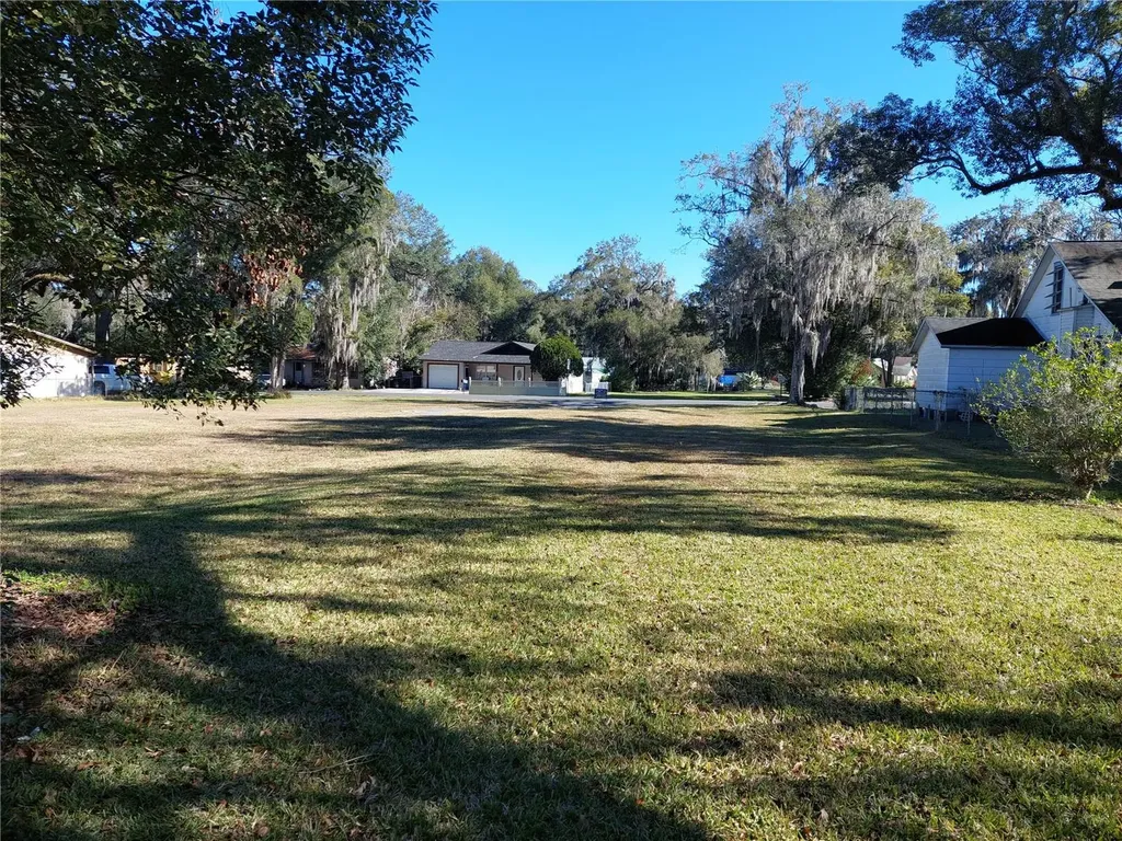 5449 12th Street Zephyrhills FL 33542