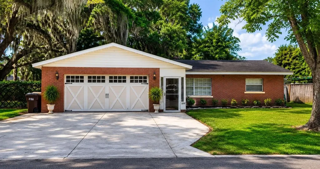 1215 E Lakeshore Boulevard St Cloud FL 34769