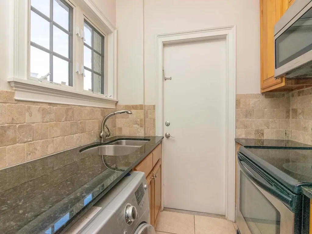 2117 W Dekle Avenue Tampa FL 33606