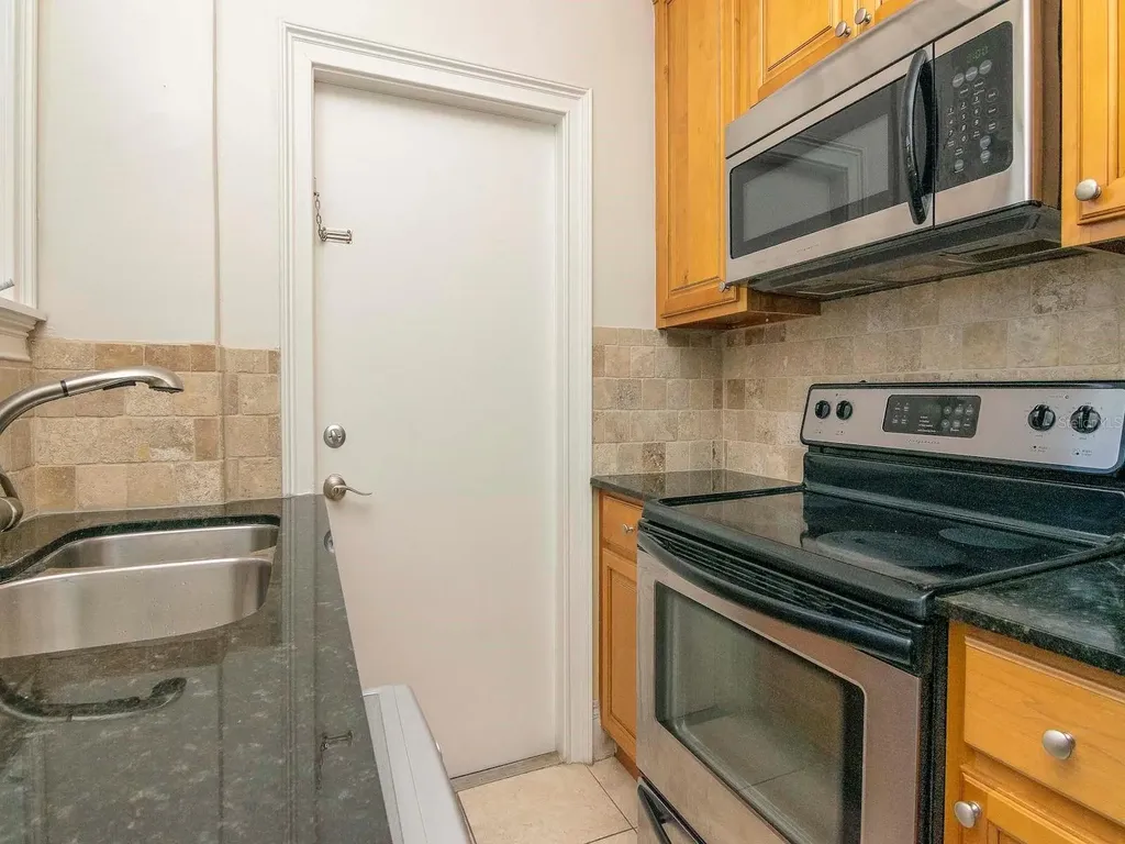 2117 W Dekle Avenue Tampa FL 33606