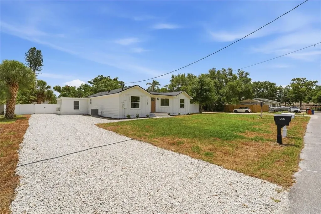 1205 40th Street W Bradenton FL 34205