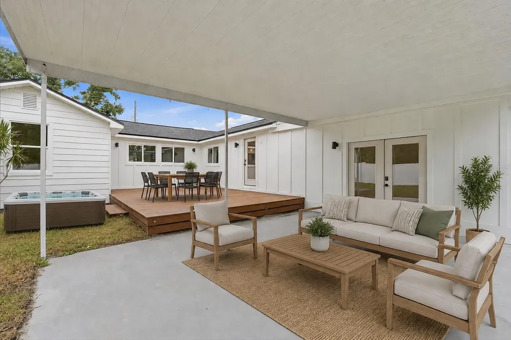 1205 40th Street W Bradenton FL 34205