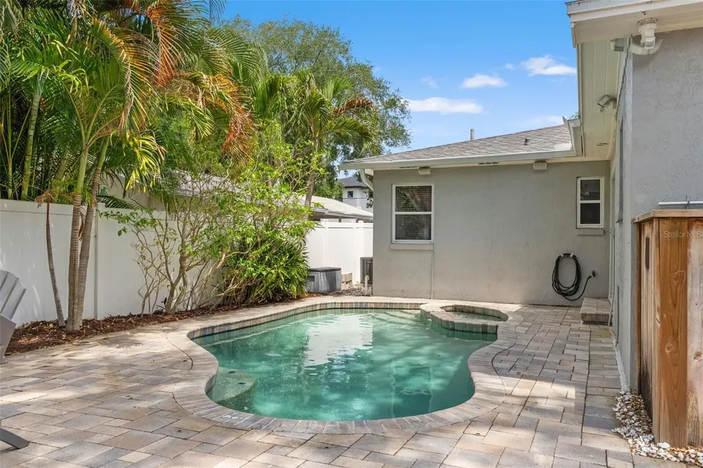 4202 W Palmira Avenue Tampa FL 33629