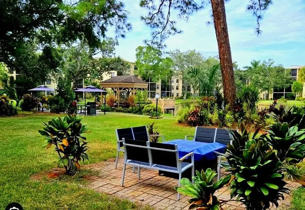 305 30th Avenue W Bradenton FL 34205