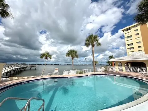 4775 Cove Circle St Petersburg FL 33708