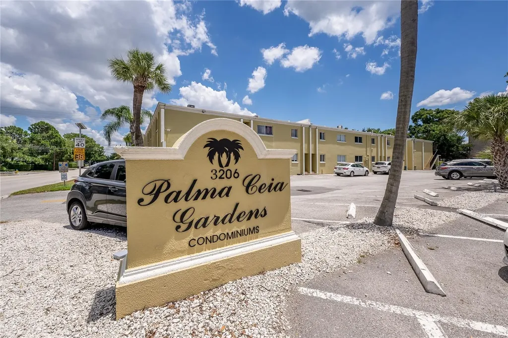 3206 W Azeele Street Tampa FL 33609