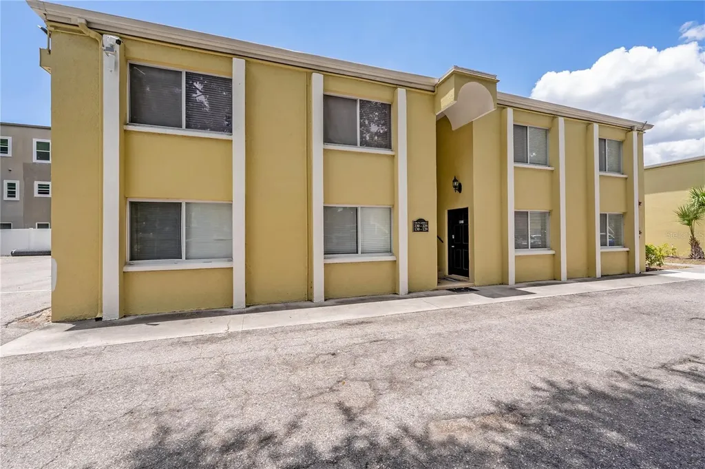 3206 W Azeele Street Tampa FL 33609