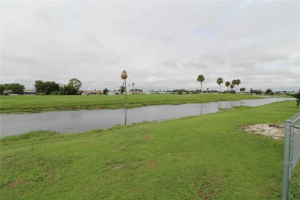 1104 Desert Hills Drive Sun City Center FL 33573