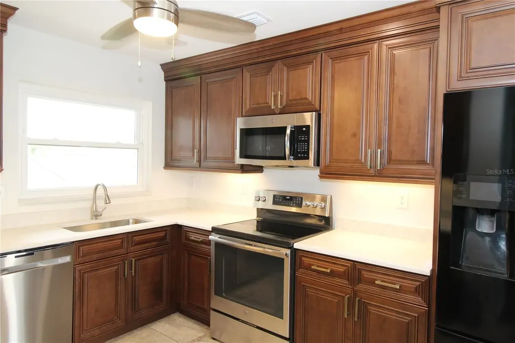 1104 Desert Hills Drive Sun City Center FL 33573