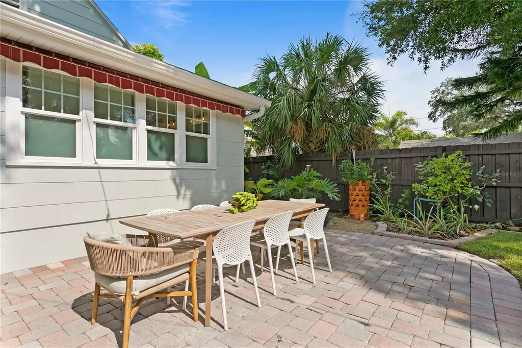 1101 11th Street N St Petersburg FL 33705