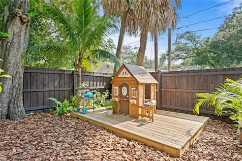 1101 11TH Street N St Petersburg FL 33705