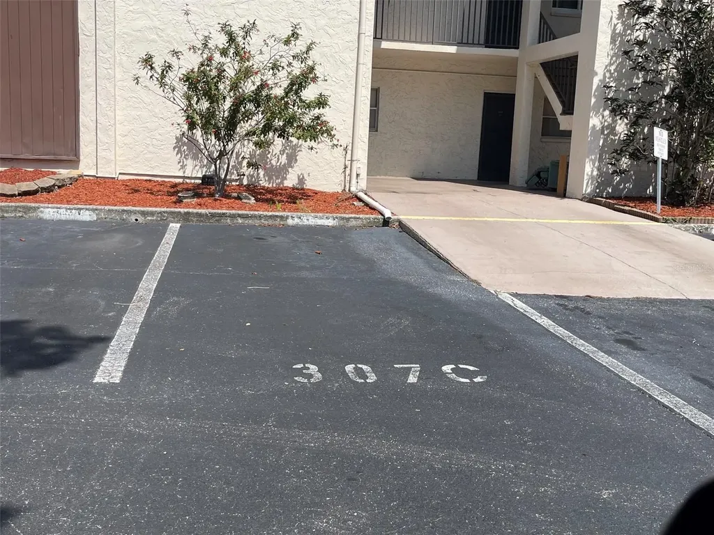 208 NE Monroe Circle N St Petersburg FL 33702