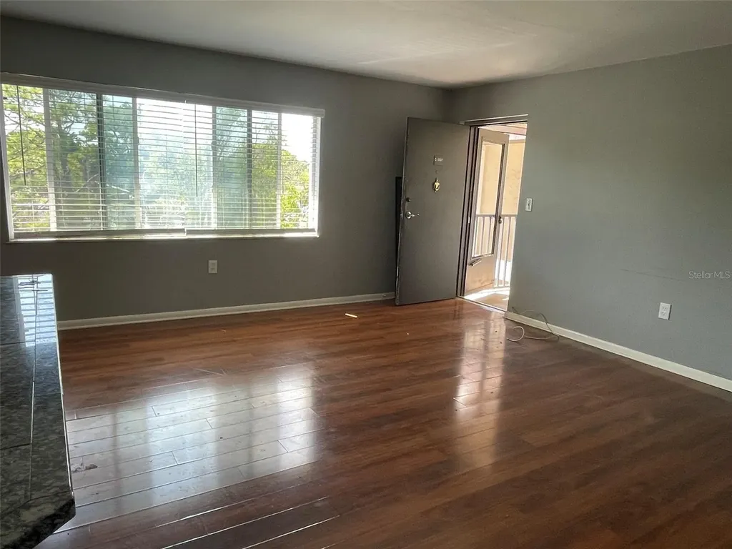 208 NE Monroe Circle N St Petersburg FL 33702
