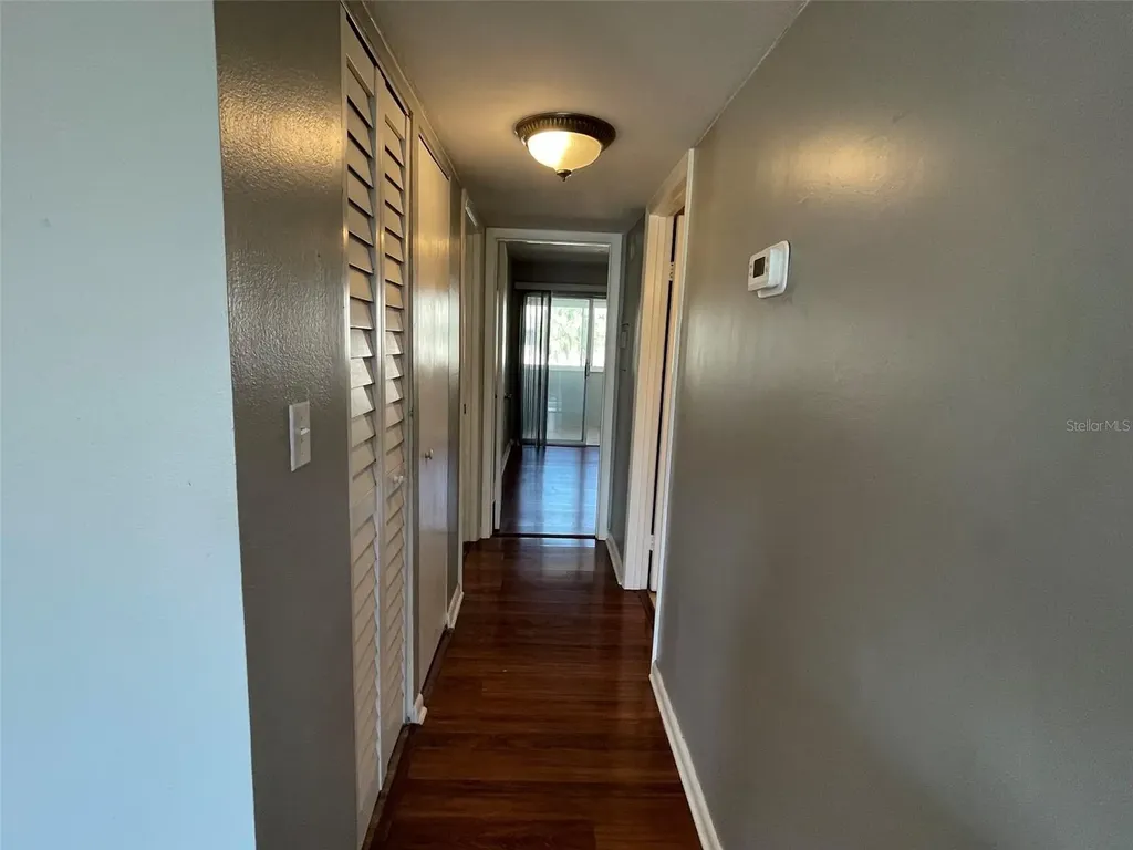 208 NE Monroe Circle N St Petersburg FL 33702