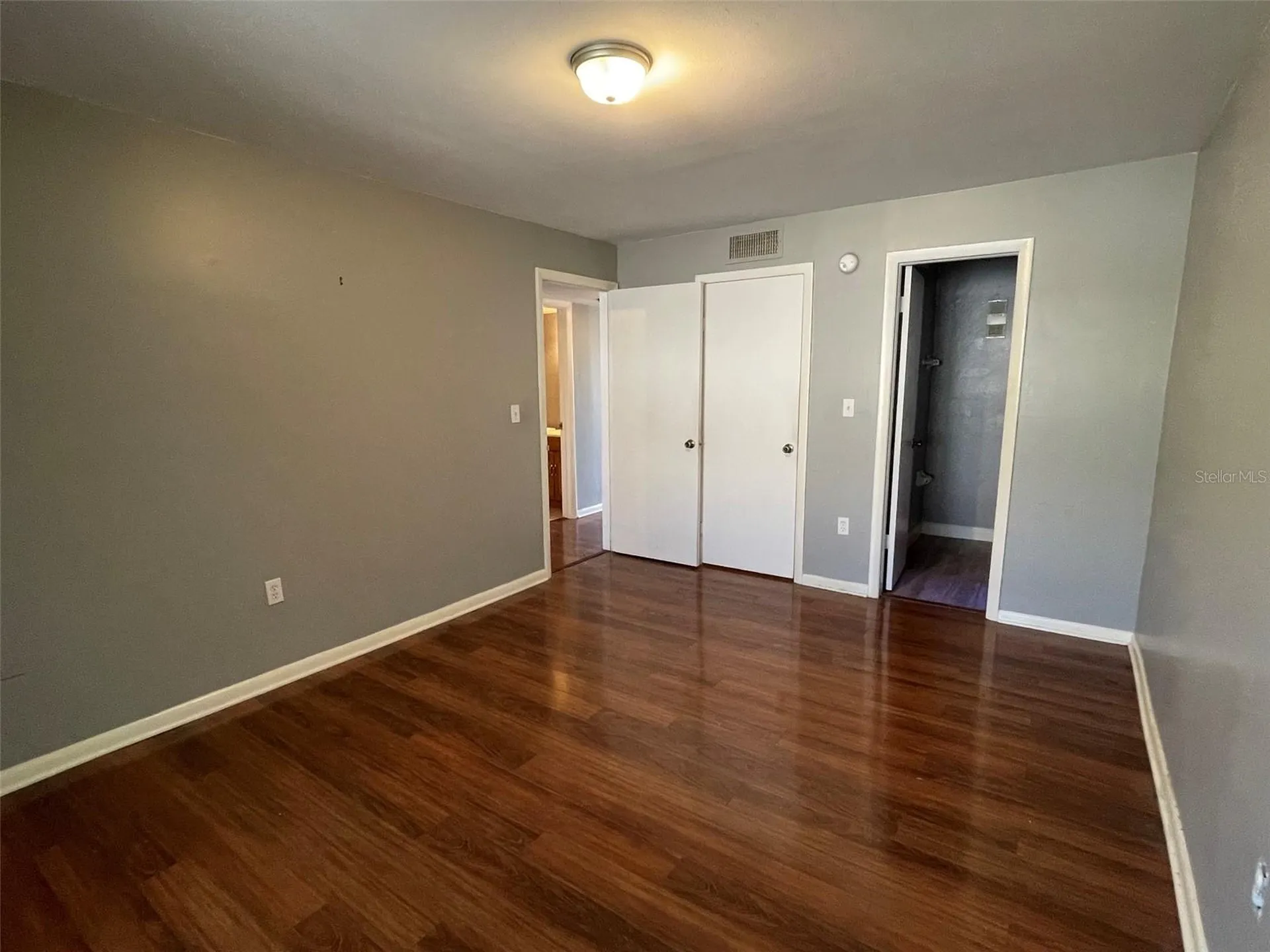 208 NE Monroe Circle N St Petersburg FL 33702