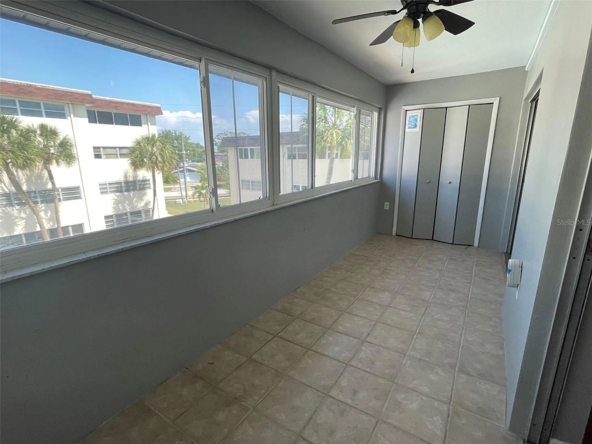208 NE Monroe Circle N St Petersburg FL 33702