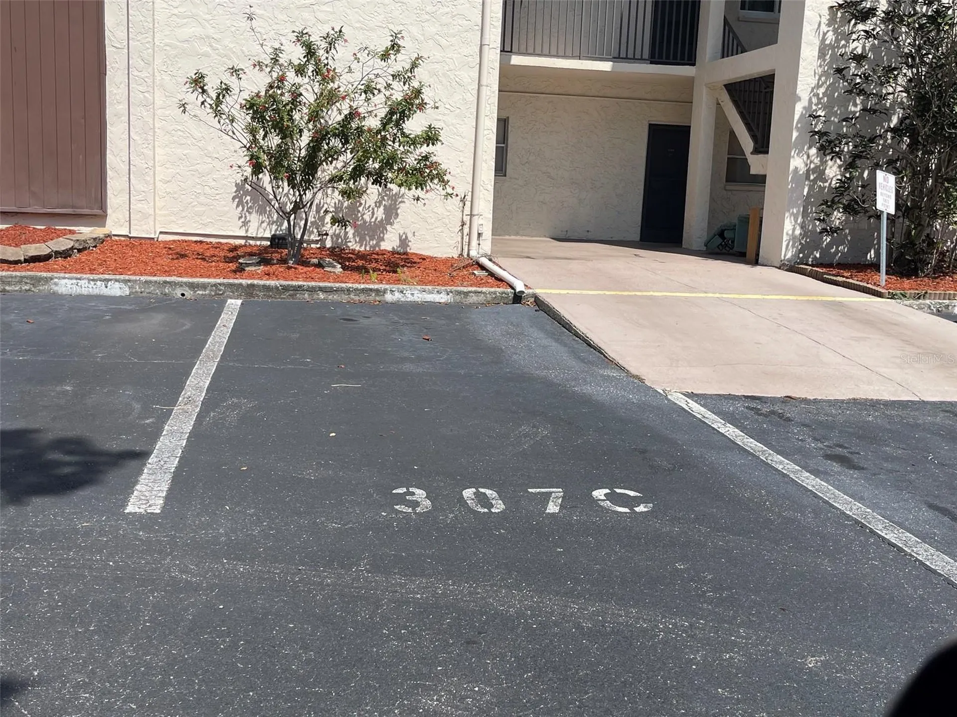 208 NE Monroe Circle N St Petersburg FL 33702