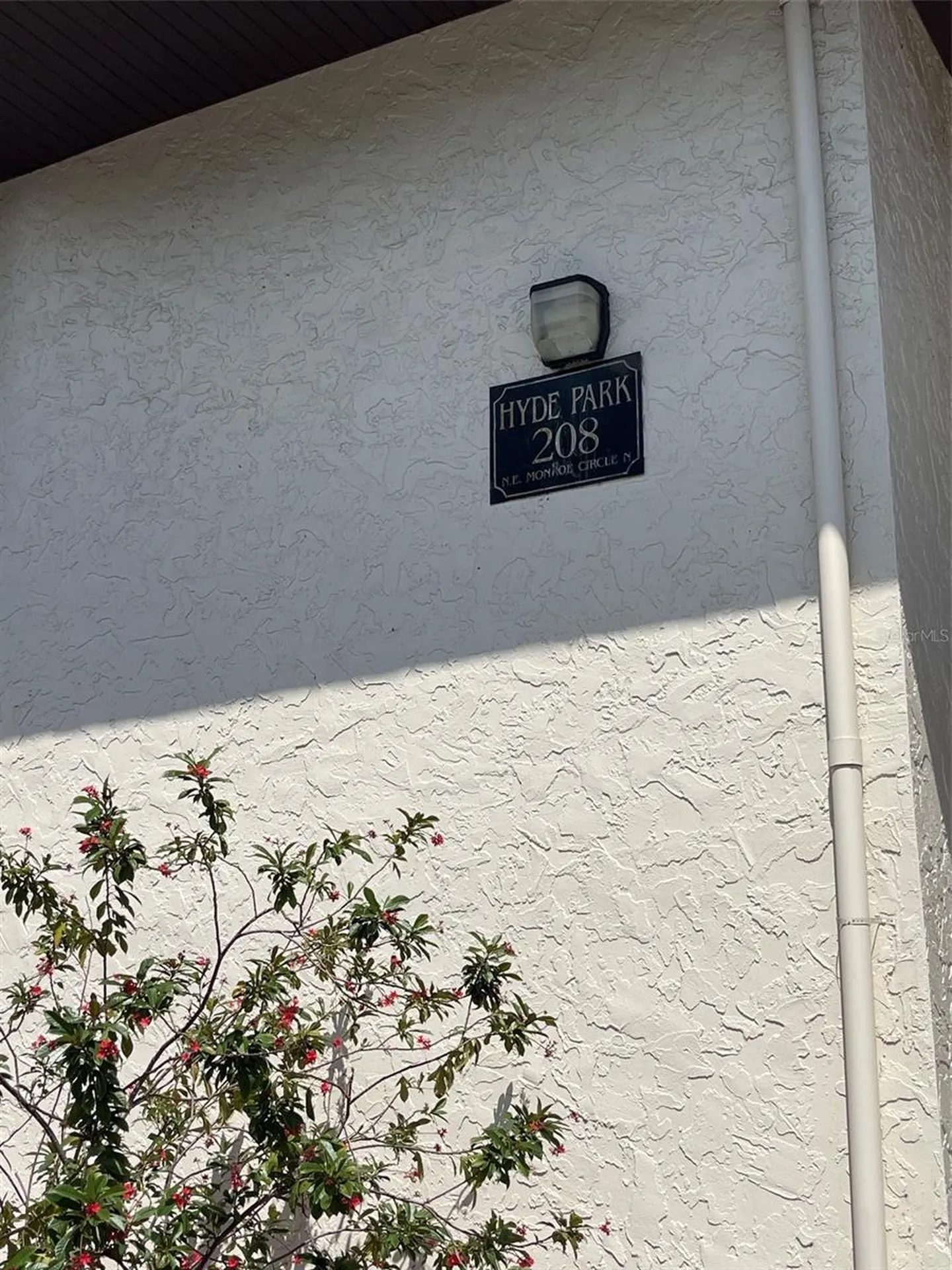 208 NE Monroe Circle N St Petersburg FL 33702