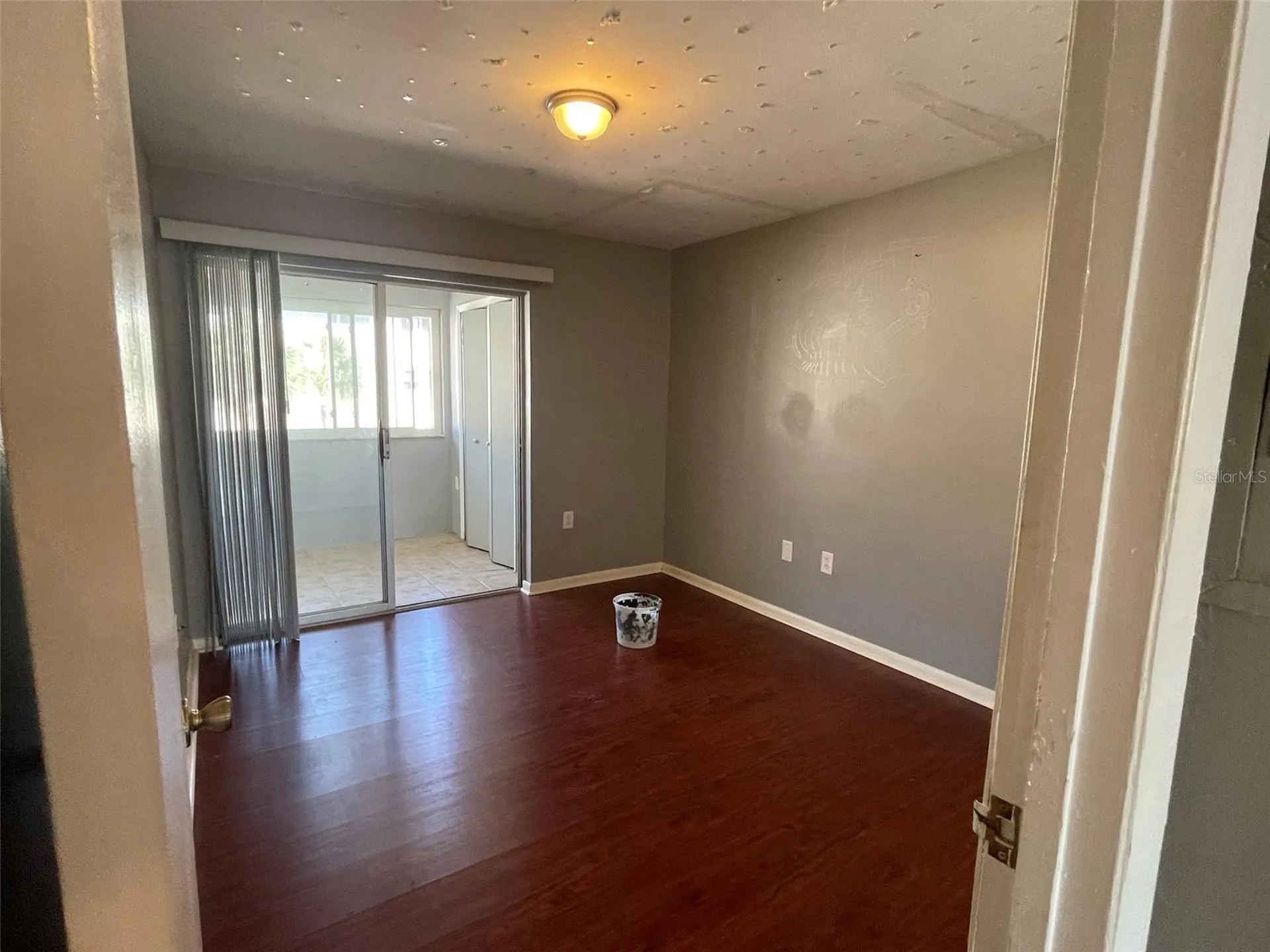 208 NE Monroe Circle N St Petersburg FL 33702