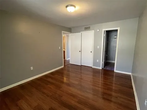 208 NE Monroe Circle N St Petersburg FL 33702