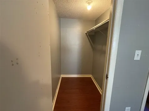 208 NE Monroe Circle N St Petersburg FL 33702