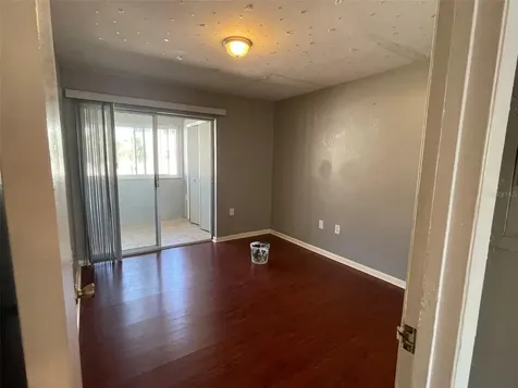 208 NE Monroe Circle N St Petersburg FL 33702