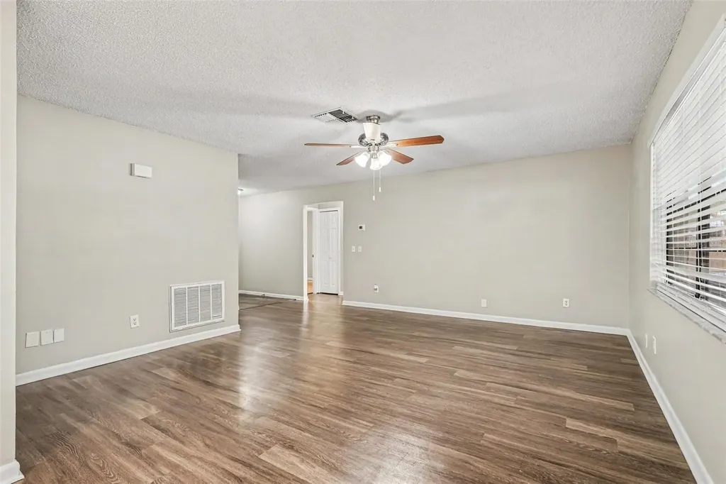 826 Sunridge Point Drive Seffner FL 33584