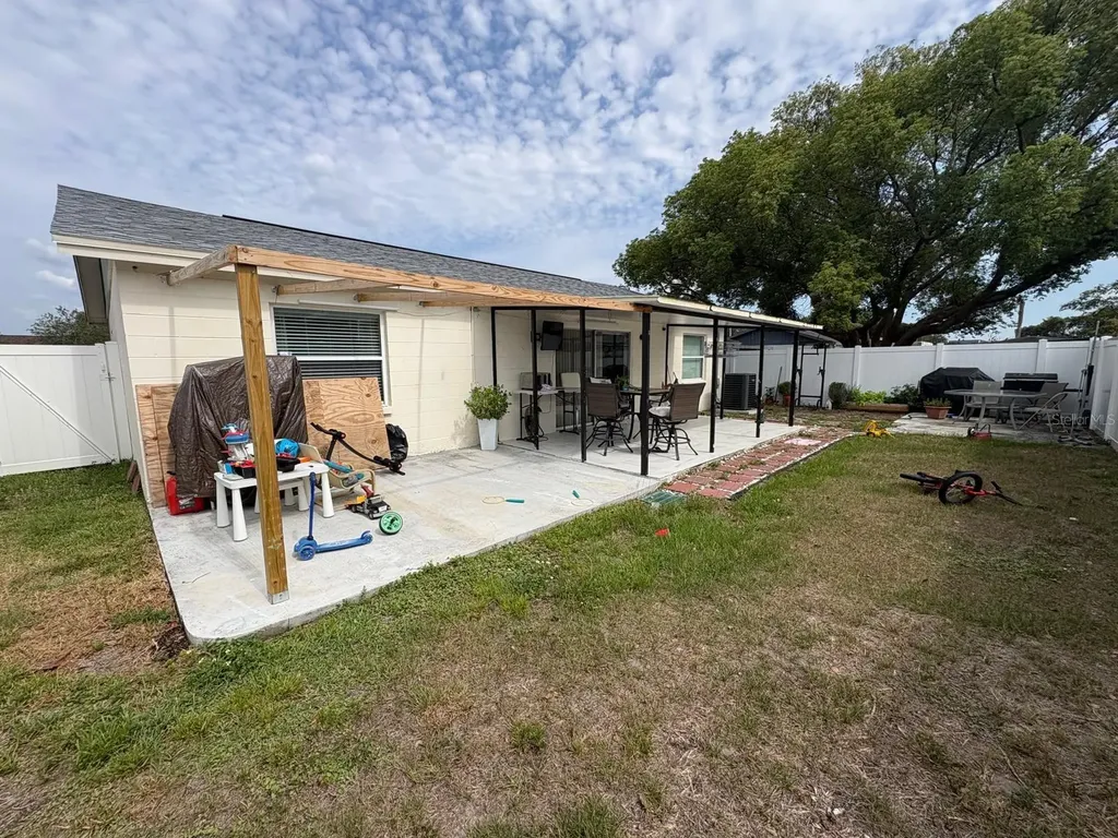 1035 Pine Ridge Circle Brandon FL 33511