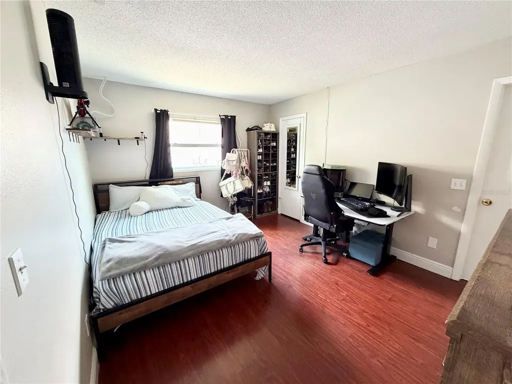 143 Valley Circle Brandon FL 33510