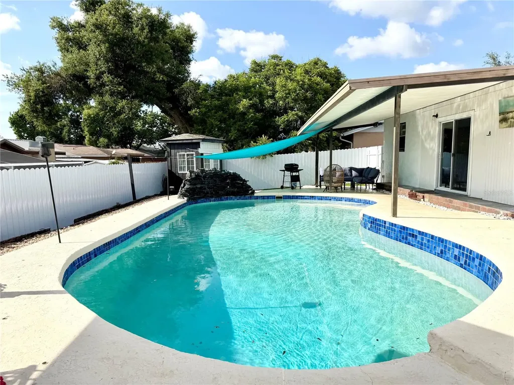143 Valley Circle Brandon FL 33510