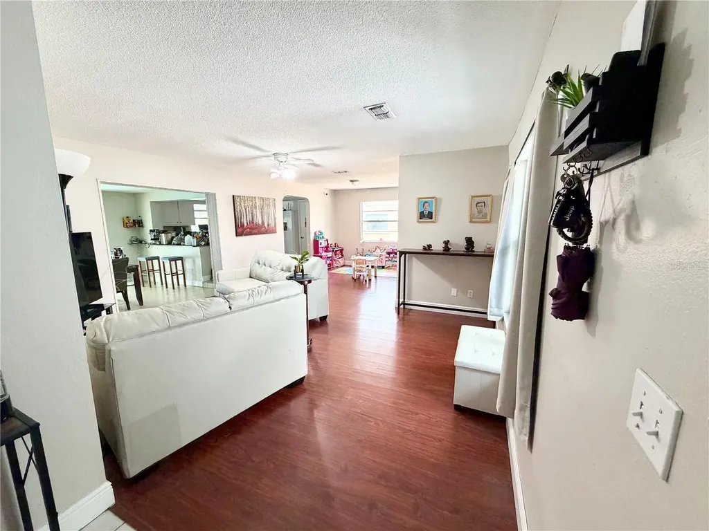 143 Valley Circle Brandon FL 33510