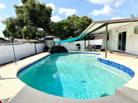 143 Valley Circle Brandon FL 33510