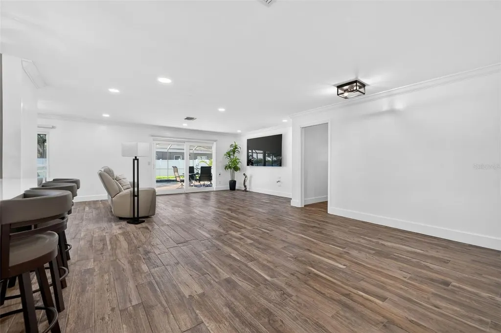 1501 N Dakota Avenue NE St Petersburg FL 33703