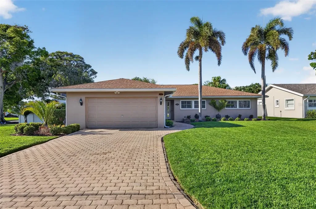 1501 N Dakota Avenue NE St Petersburg FL 33703