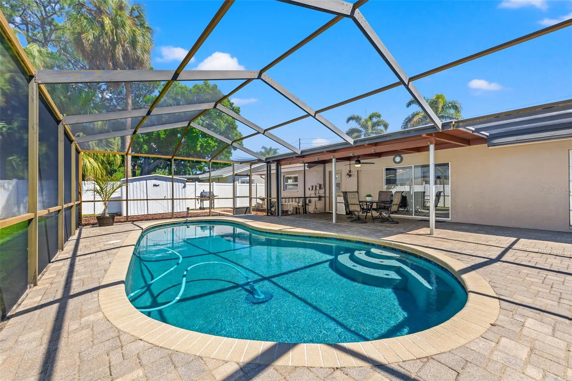 1501 N Dakota Avenue NE St Petersburg FL 33703