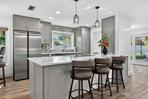 1501 N Dakota Avenue NE St Petersburg FL 33703