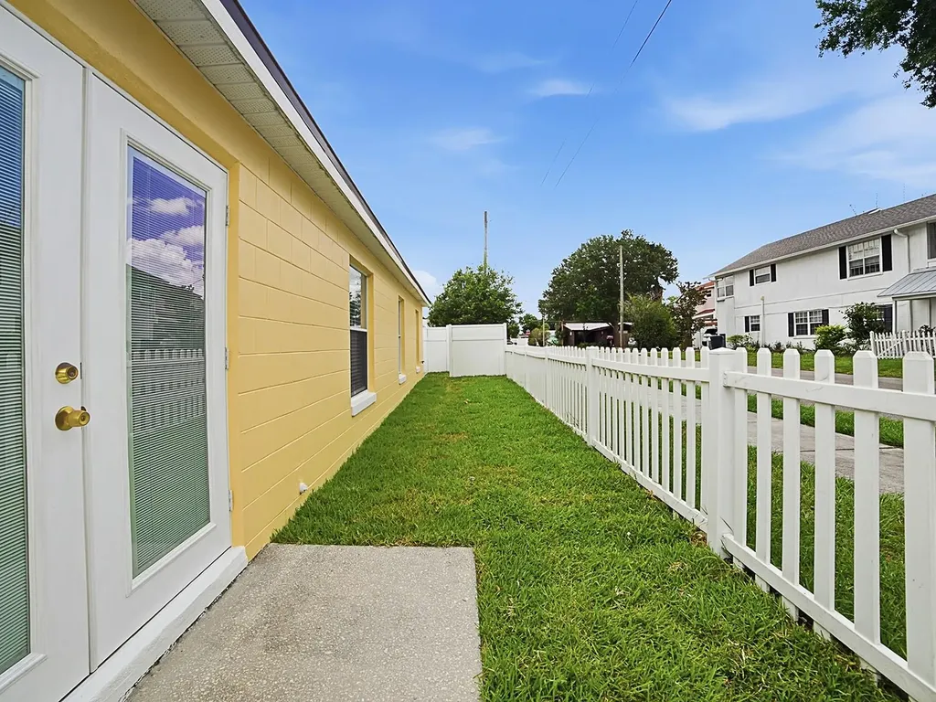 2741 S Brown Avenue Orlando FL 32806