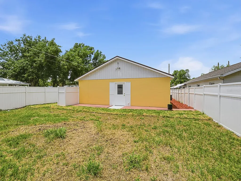 2741 S Brown Avenue Orlando FL 32806