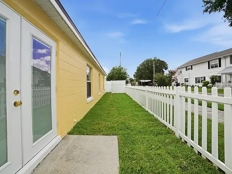 2741 S Brown Avenue Orlando FL 32806