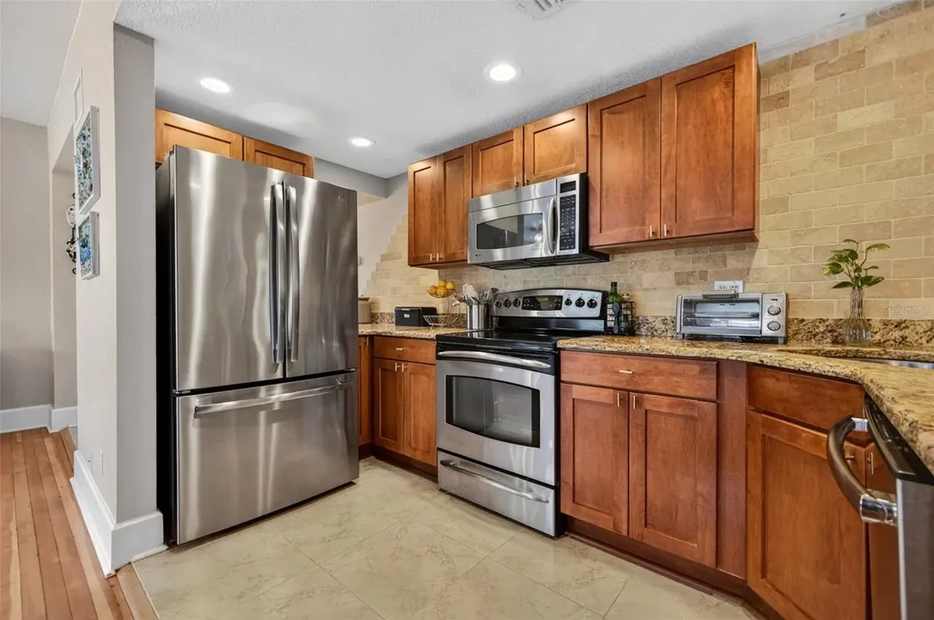 210 22nd Avenue NE St Petersburg FL 33704
