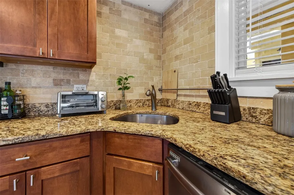 210 22nd Avenue NE St Petersburg FL 33704