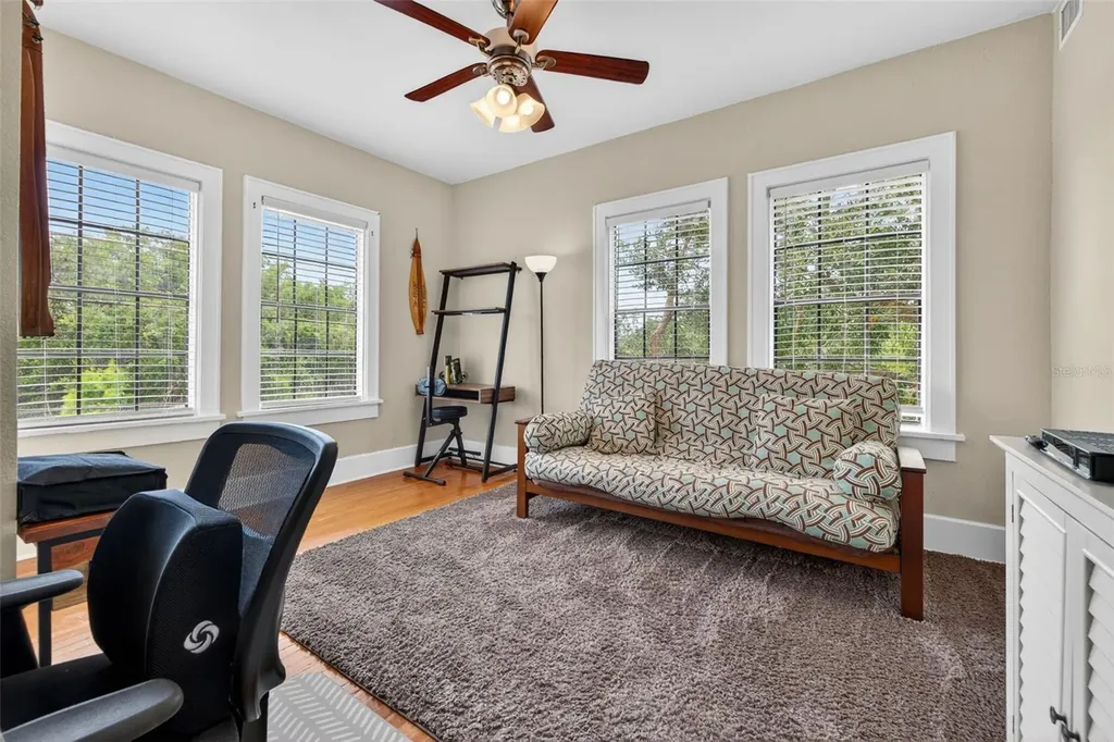 210 22nd Avenue NE St Petersburg FL 33704