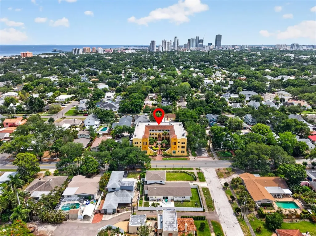 210 22nd Avenue NE St Petersburg FL 33704