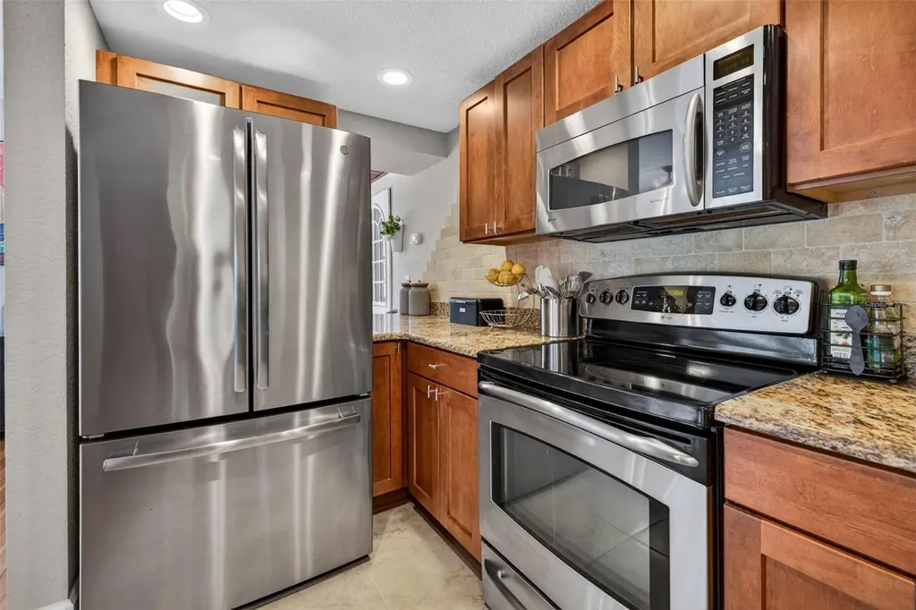 210 22nd Avenue NE St Petersburg FL 33704