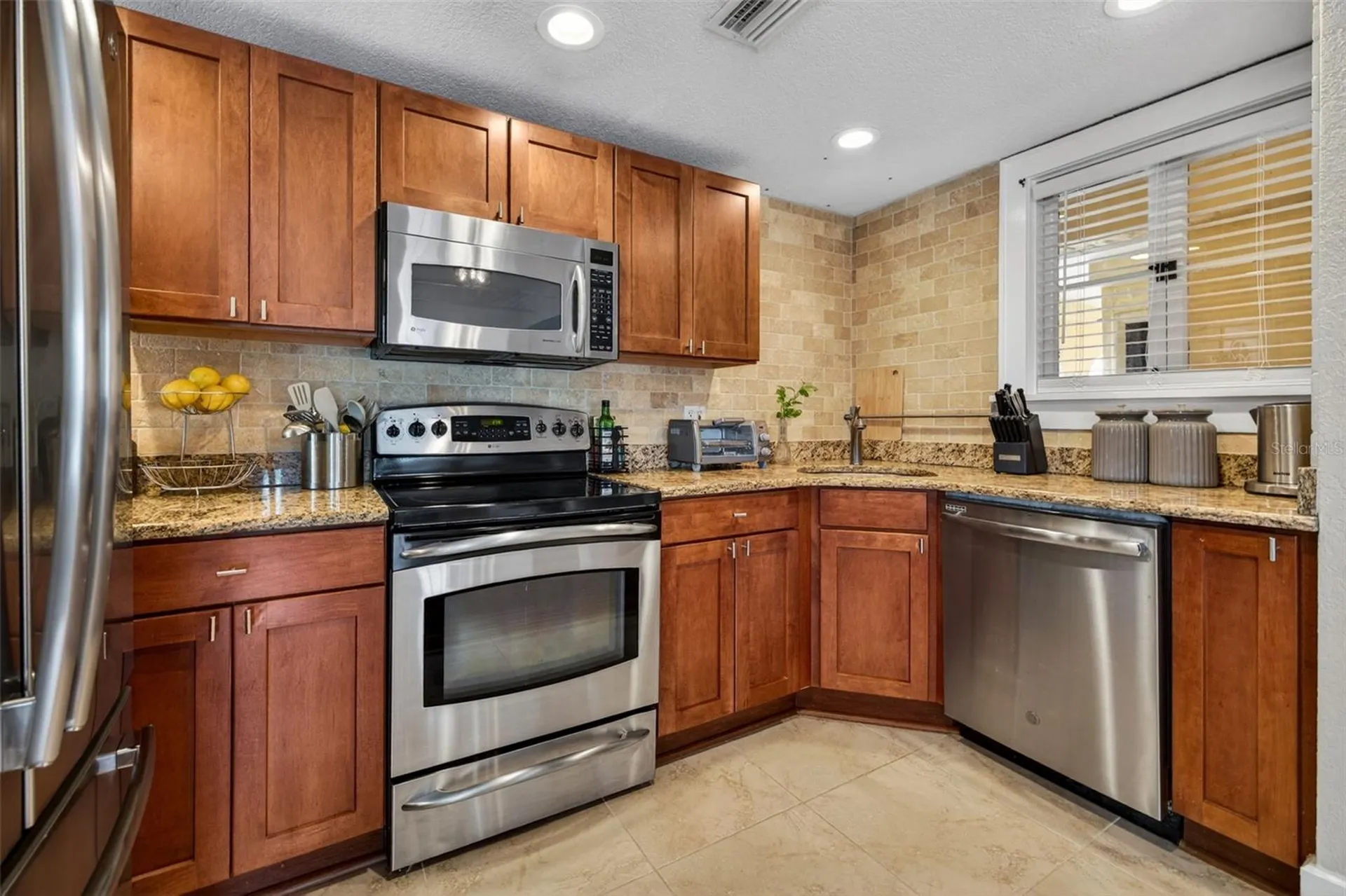 210 22nd Avenue NE St Petersburg FL 33704