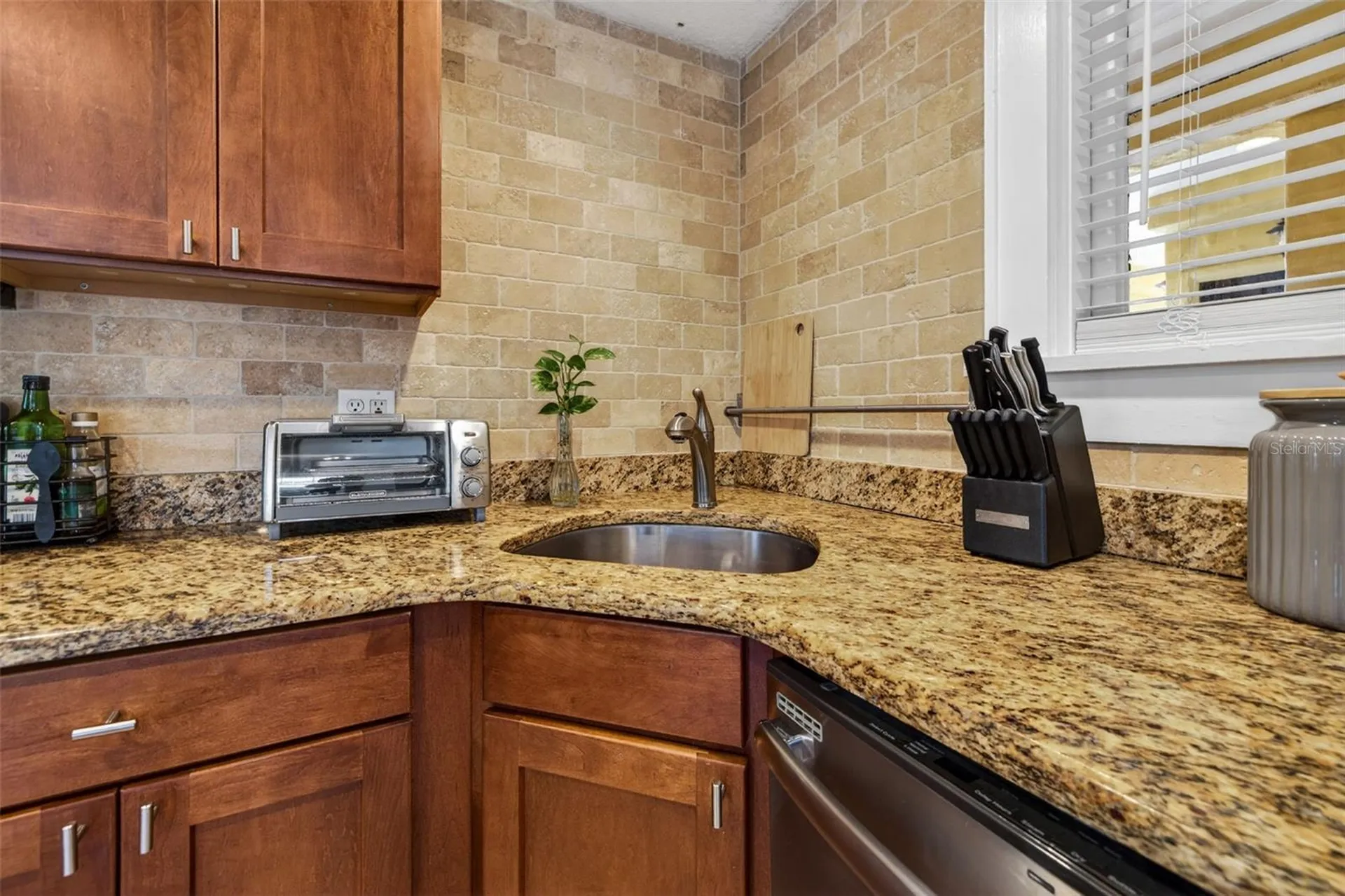 210 22nd Avenue NE St Petersburg FL 33704