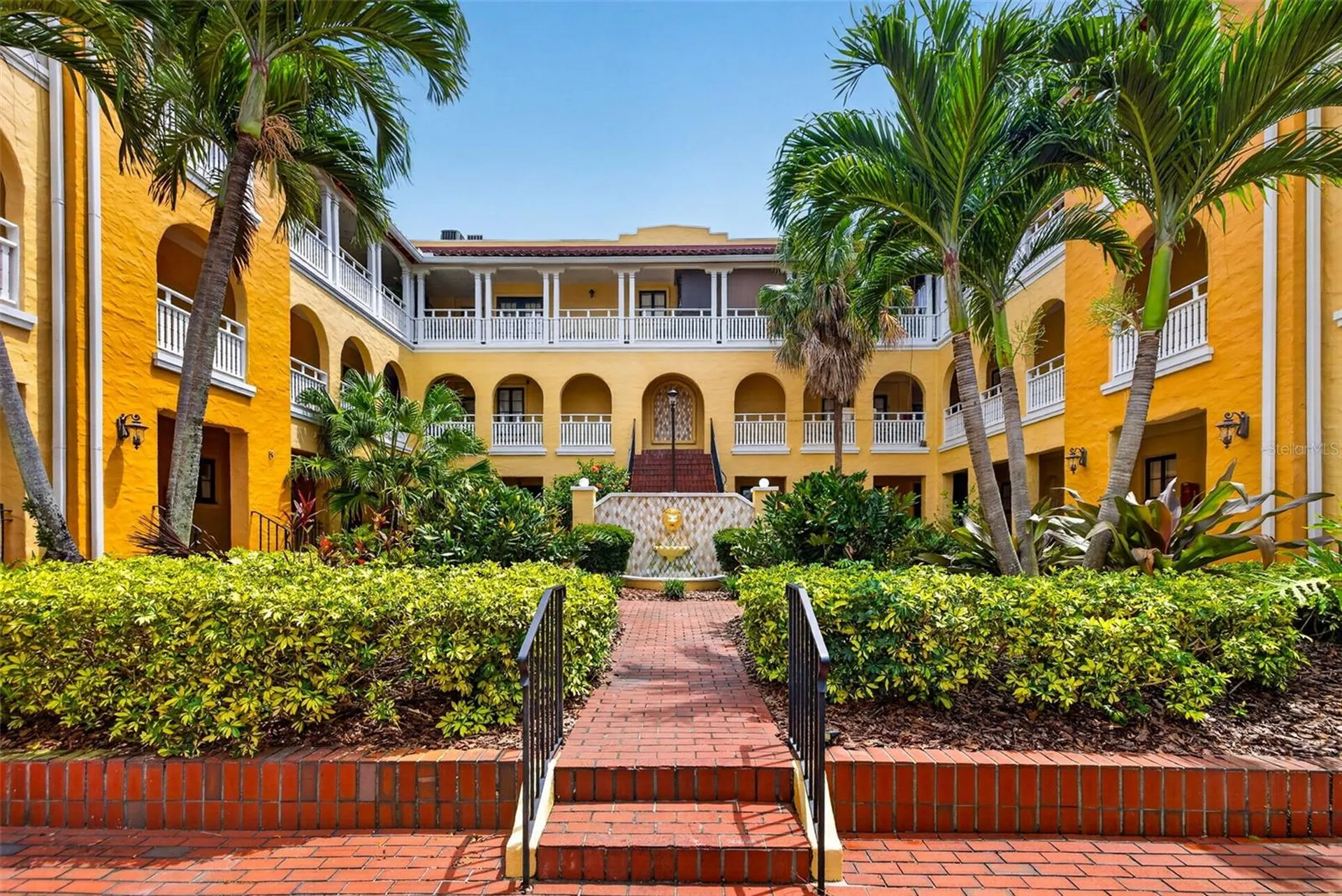 210 22nd Avenue NE St Petersburg FL 33704