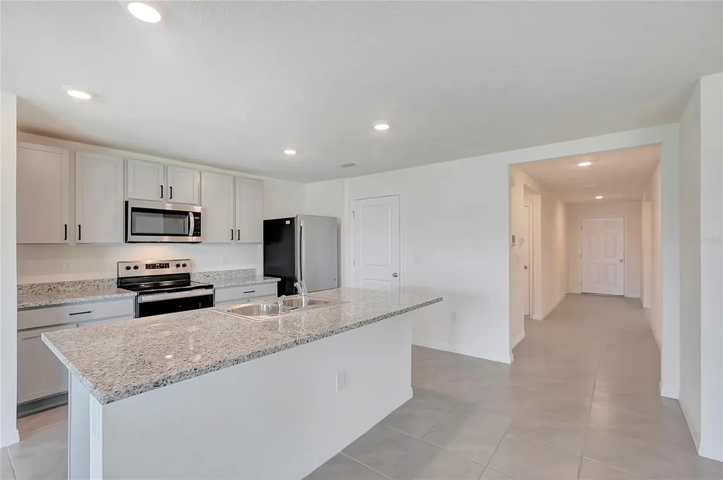 810 Ace Outlaw Avenue Ruskin FL 33570