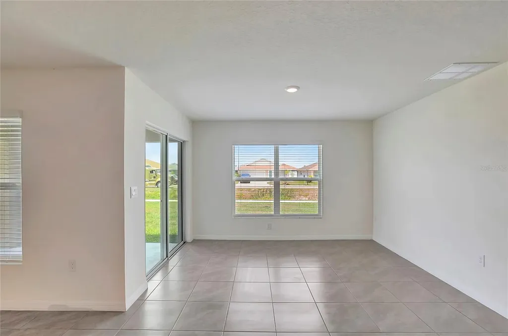 810 Ace Outlaw Avenue Ruskin FL 33570